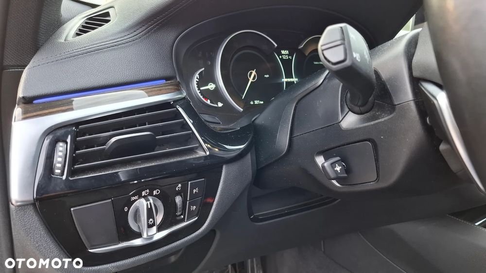 BMW Seria 5 M550i xDrive - 18