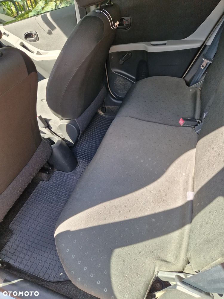 Toyota Yaris 1.3 Sol - 12