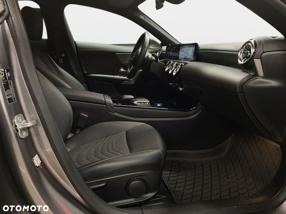 Mercedes-Benz CLA - 12