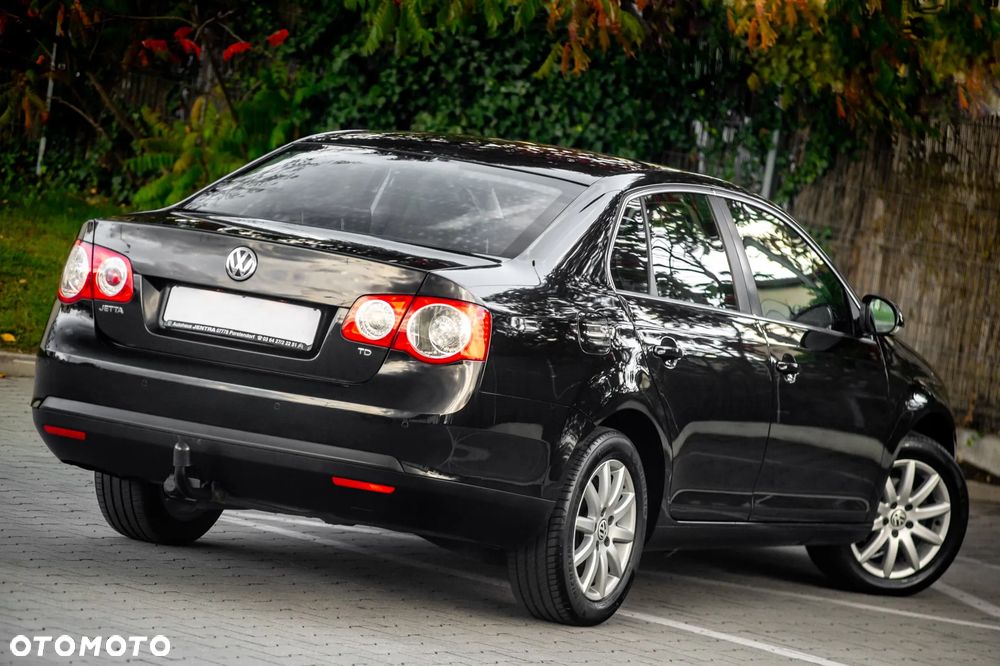 Volkswagen Jetta 1.6 TDI DPF Trendline - 16