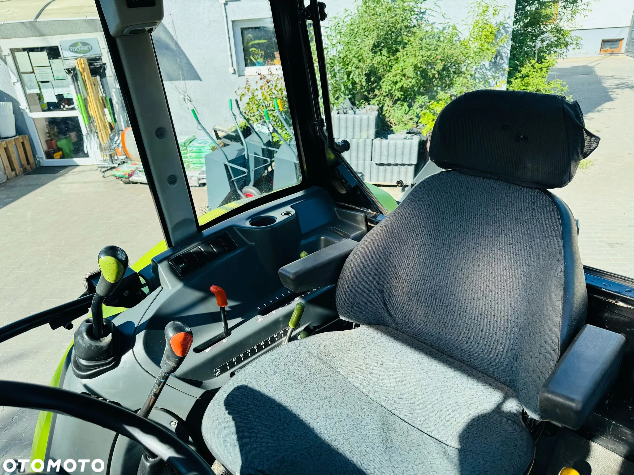 Claas Axos 330 - 10