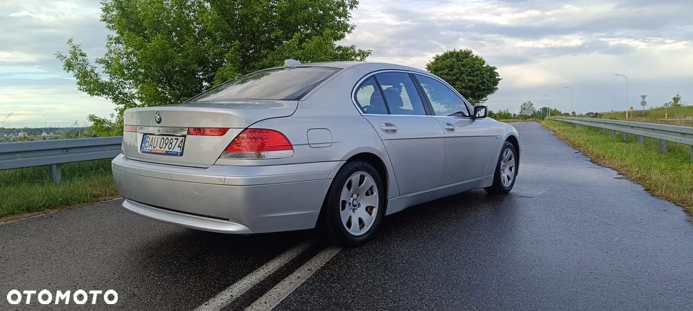 BMW Seria 7 745i - 11