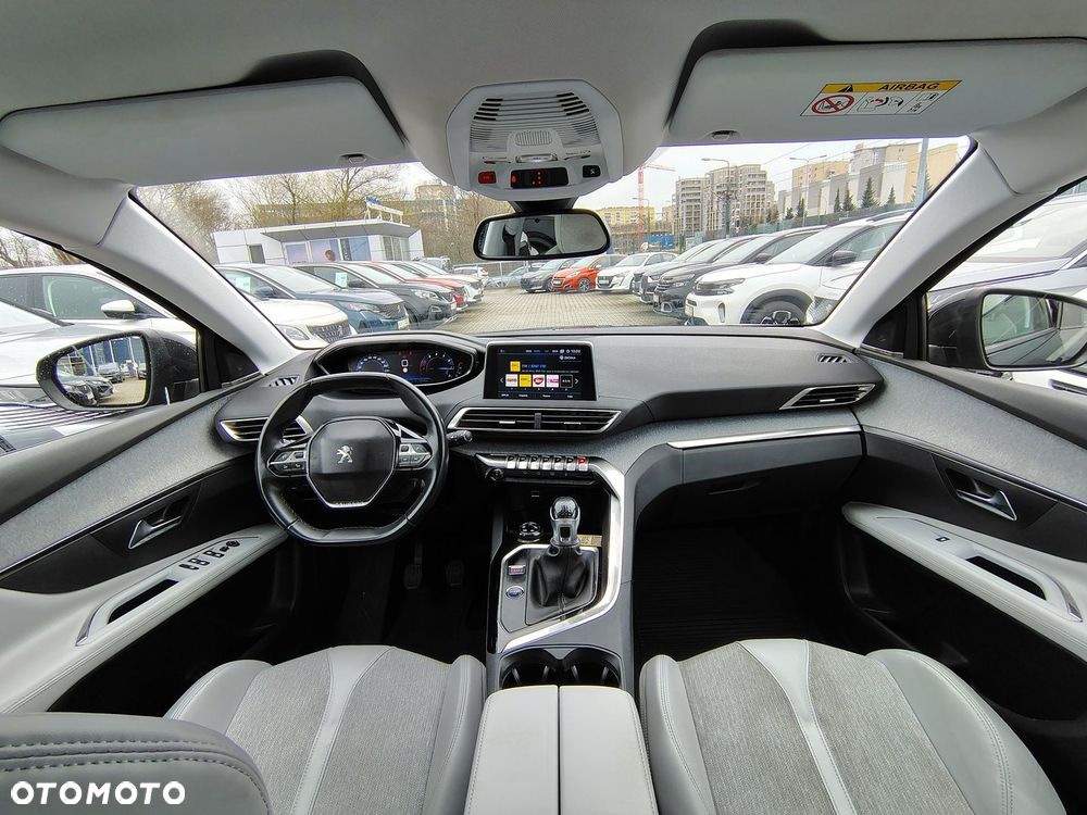 Peugeot 3008 1.2 PureTech GPF Allure S&S - 9