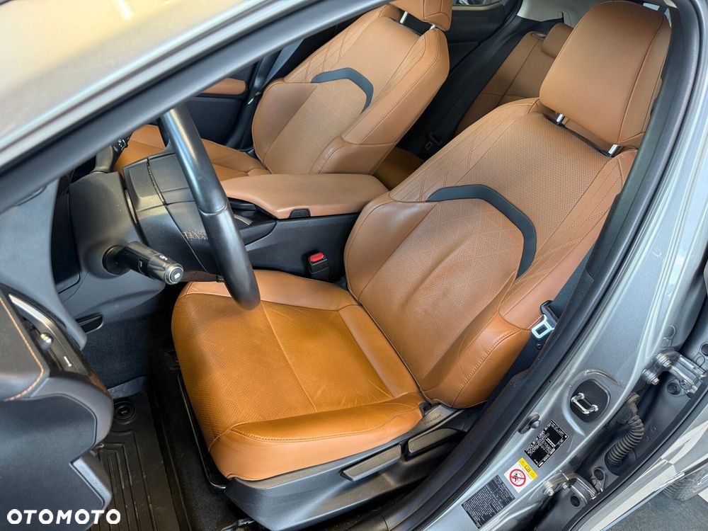Lexus UX - 23