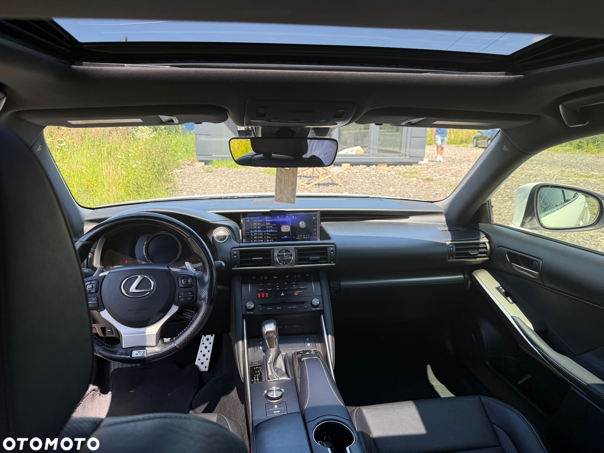Lexus IS 200t / 300 F Sport - 11