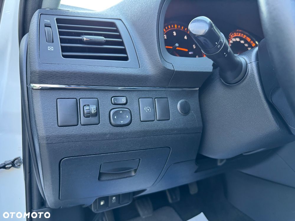 Toyota Avensis 2.0 D-4D Sol plus+NAVI - 15