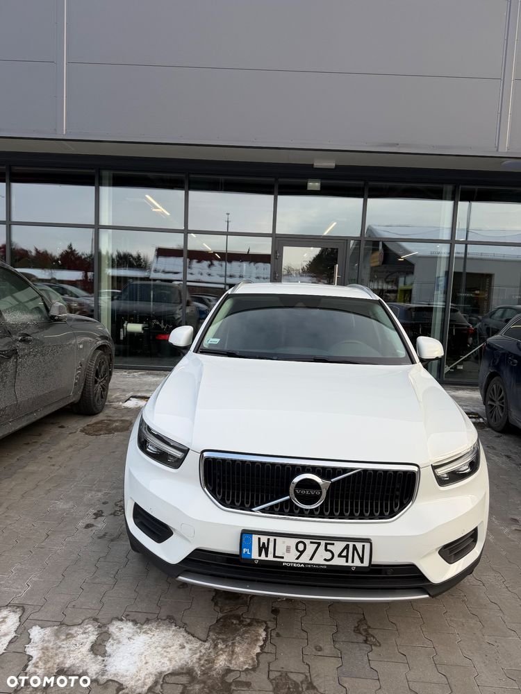 Volvo XC 40 T3 Momentum Pro - 2