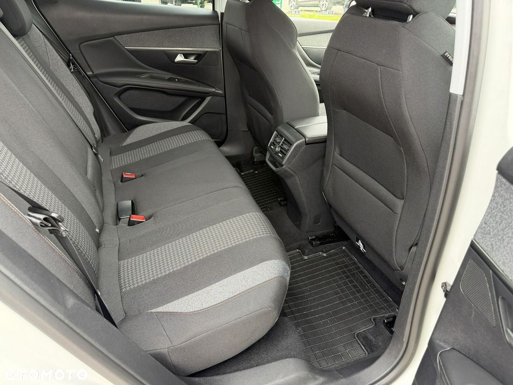Peugeot 3008 1.6 BlueHDi Allure S&S EAT6 - 32