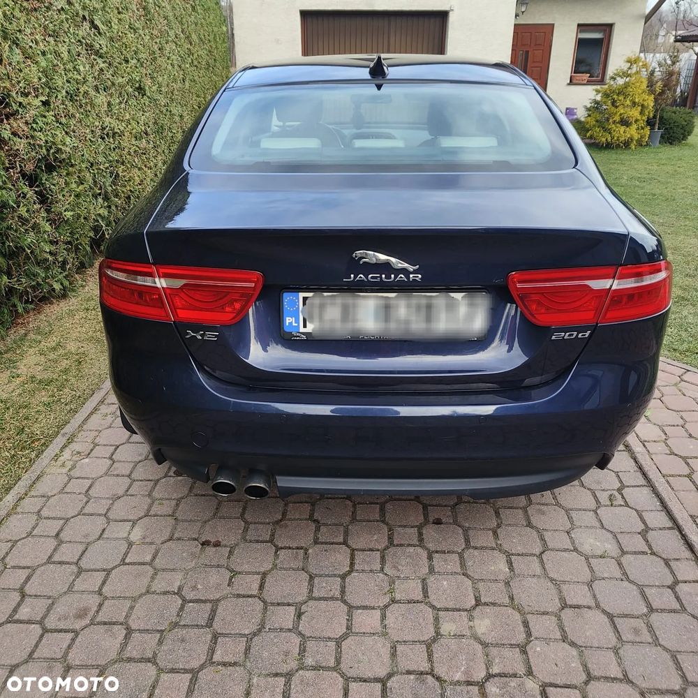 Jaguar XE 2.0 D Prestige - 3