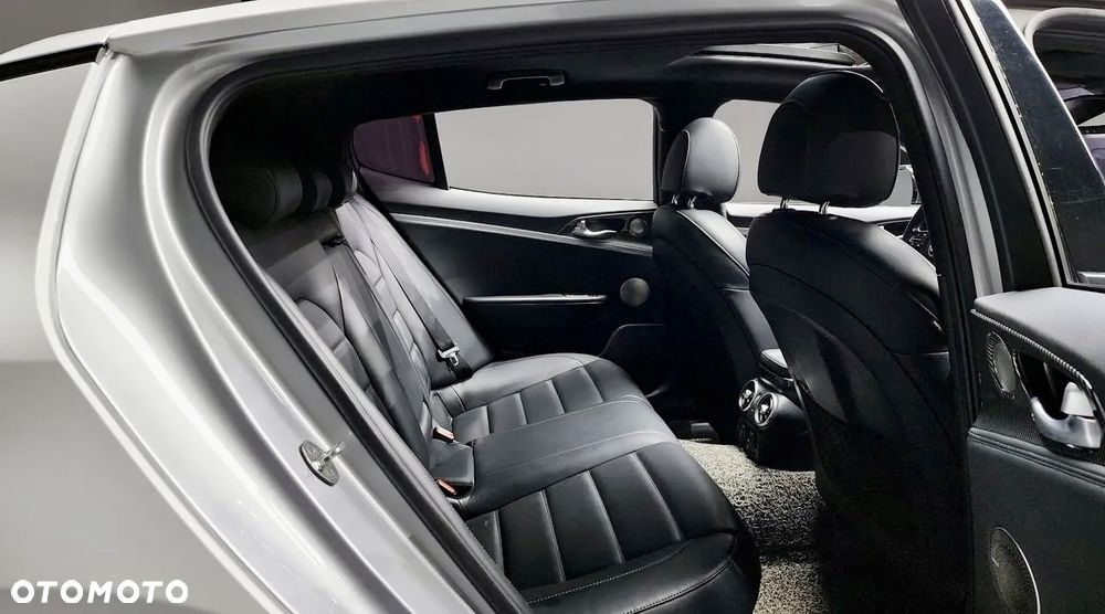 Kia Stinger 3.3 T-GDI AWD GT - 12