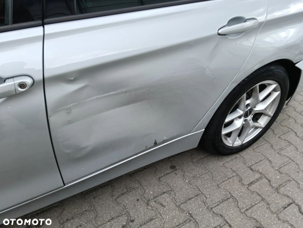 BMW Seria 3 318d DPF Edition Sport - 25