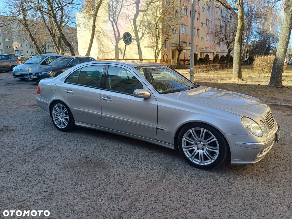Mercedes-Benz Klasa E 240 4Matic Avantgarde - 21