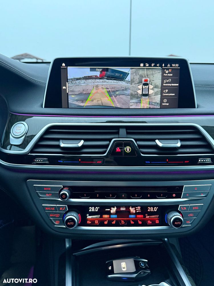 BMW Seria 7 730Ld xDrive MHEV - 12