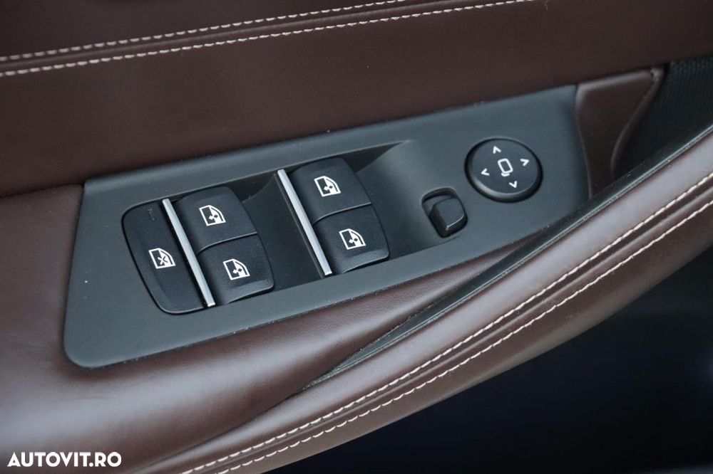 BMW Seria 5 540i xDrive Aut. Luxury Line - 38