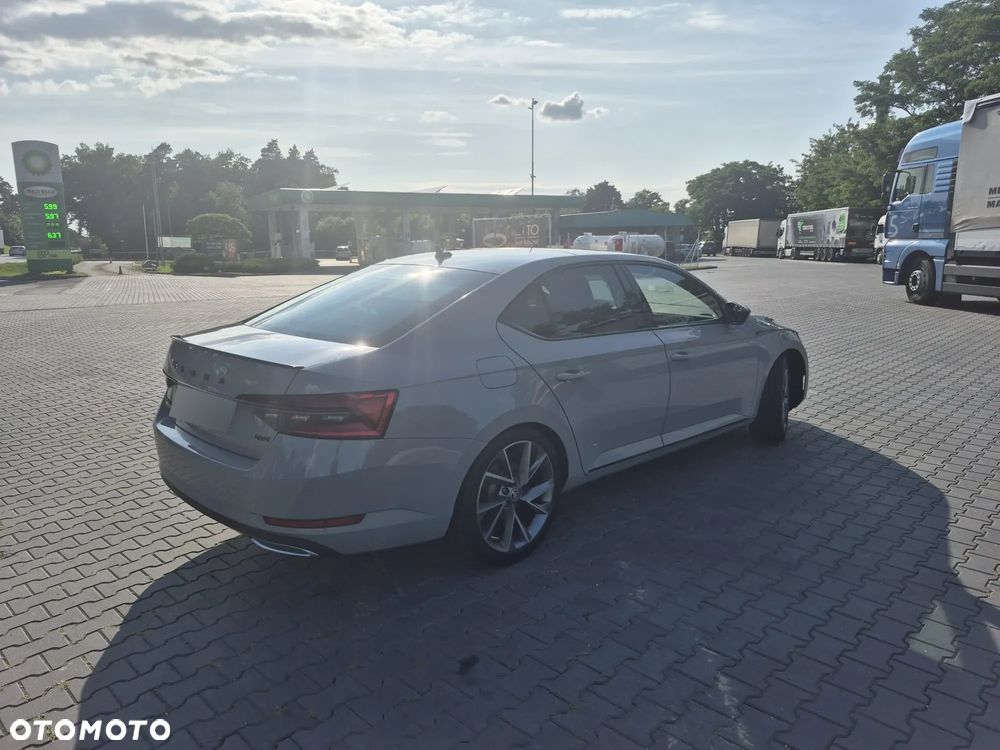 Skoda Superb 2.0 TDI SCR 4x4 Sportline DSG - 20