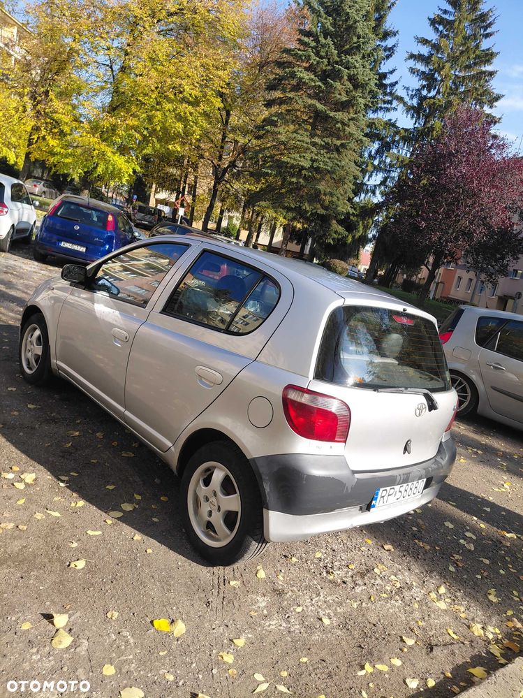 Toyota Yaris - 4