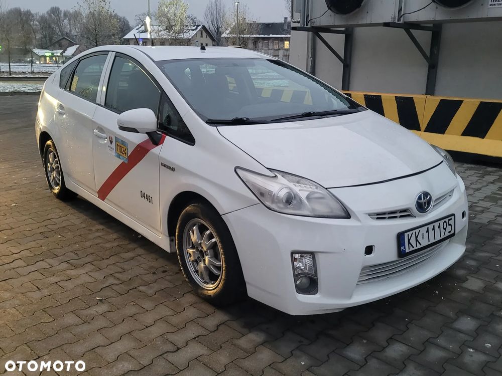 Toyota Prius (Hybrid) - 3
