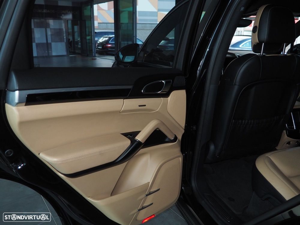 Porsche Cayenne S E-Hybrid Platinum Edition - 18