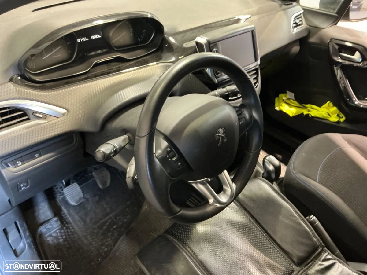 Peugeot 208 1.2 PureTech Signature - 9