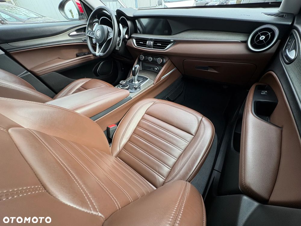 Alfa Romeo Stelvio 2.2 16V AT8 Q4 Veloce - 11