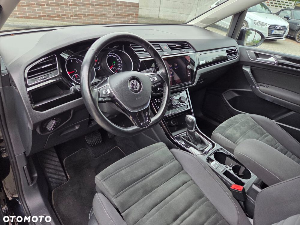 Volkswagen Touran - 18