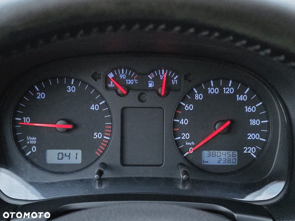 Volkswagen Bora 1.9 TDI Comfortline - 25