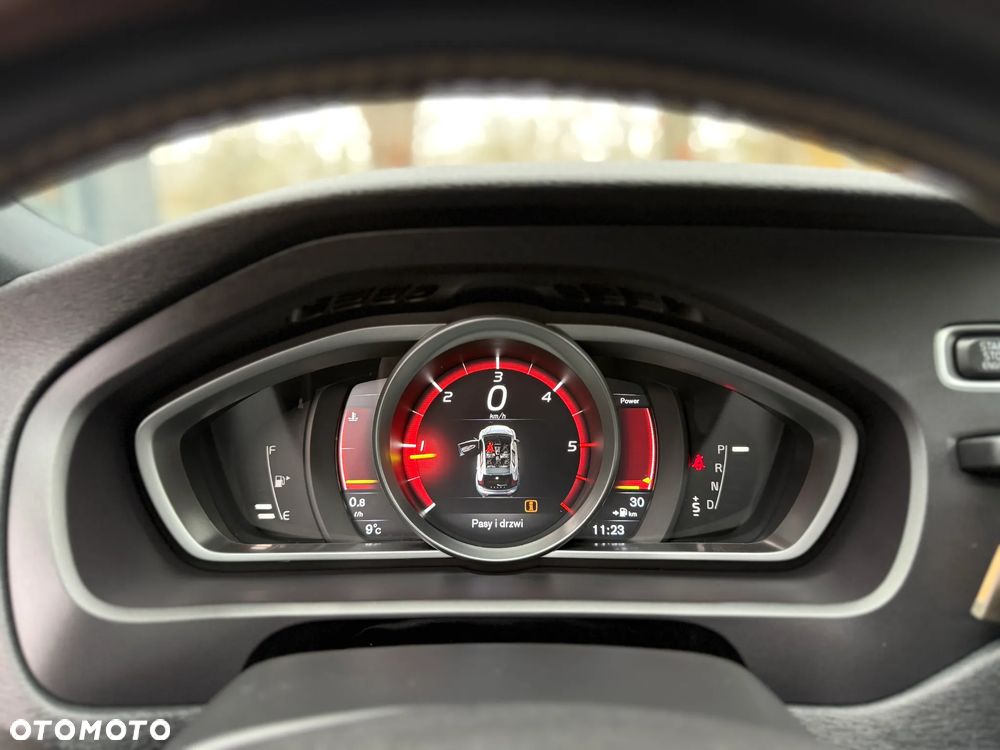 Volvo V40 D3 Drive-E R-Design Momentum - 23