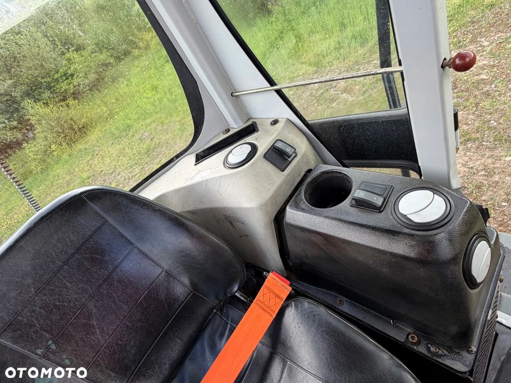 Wacker Neuson DW90 Wozidło 4x4 OBROTOWE.  9 ton ładowność z Pełną kabiną.  1799 mtg 2022 rok. Jak nowe z salonu PERKINS turbo silnik 4cylindry! Pochodzi z Norweskiego Gospodarstwa Ziemniaczanego! Pełne sterowanie dżojstik REWERS HYDROSTATIC. Ogrzewana wentylowana Kabina Opony zero zużycia. Aktualna DEKRA. Kamery wysokiej jakośći! Zero luzów i wycieków. Szybka wolna jazda. Wielka Okazja. Oświetlenie pełne Fabryczne. Hak. Podzespoły dosłownie Nowe! Lokalizacja NOWY SĄCZA - 39