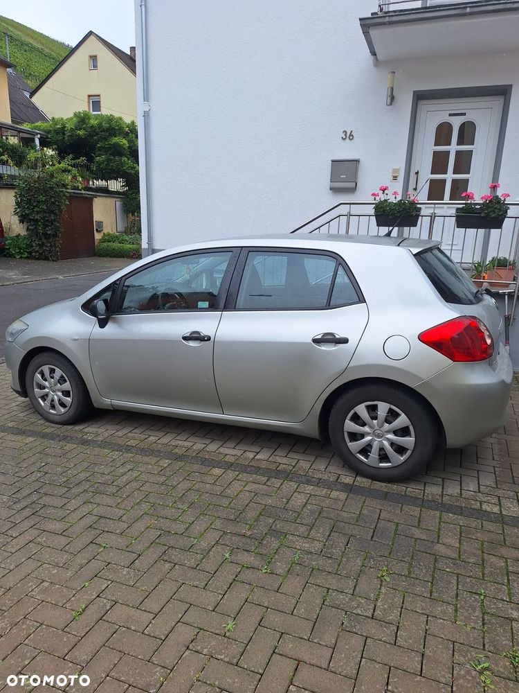 Toyota Auris 1.4 D-4D Luna - 2
