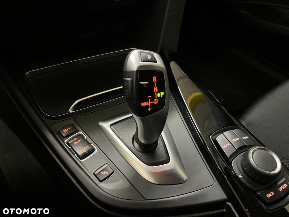 BMW Seria 3 318d Advantage - 25