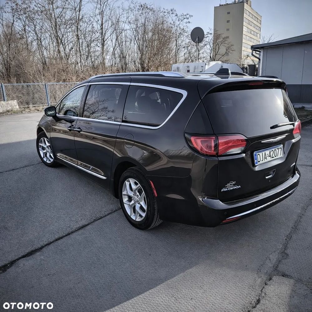 Chrysler Pacifica - 4