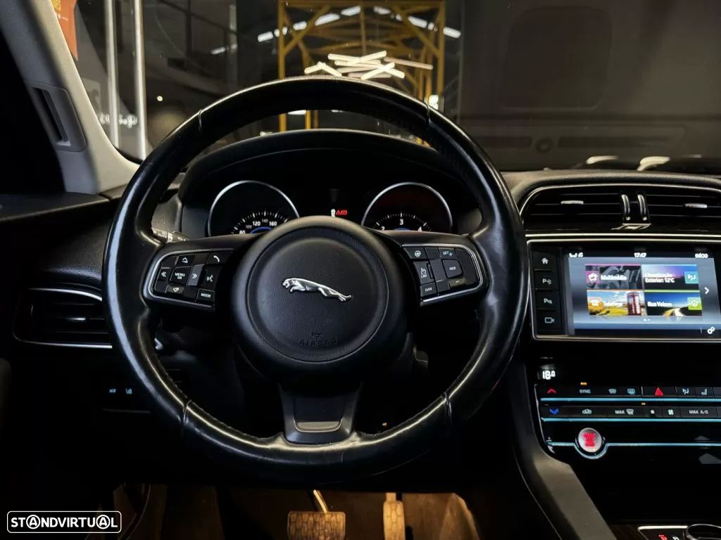 Jaguar F-Pace - 37