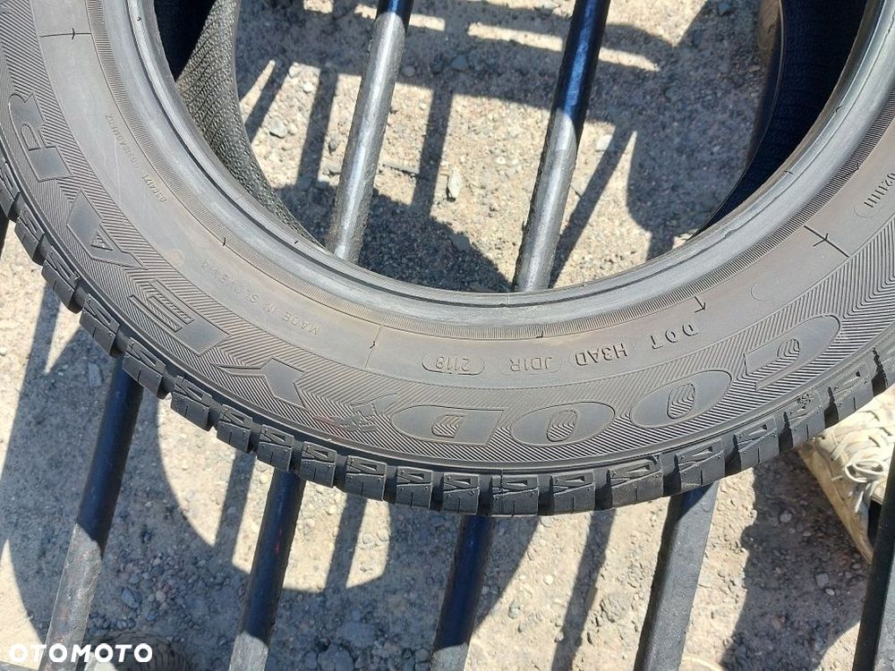 Opony caloroczne 185.65.15 Goodyear - 4