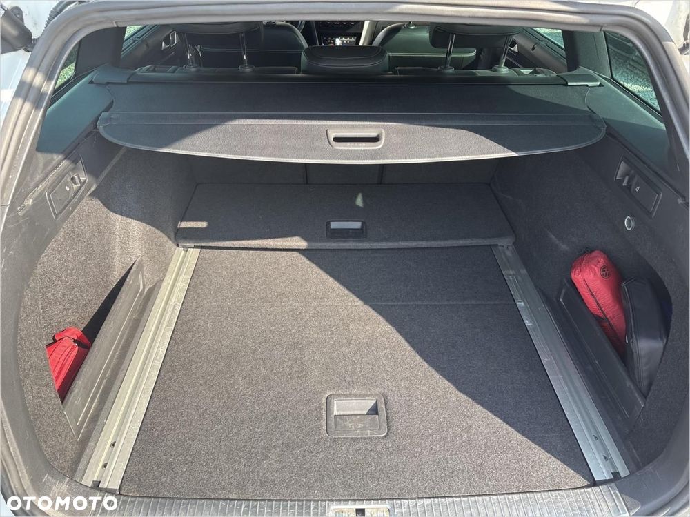 Volkswagen Passat Variant 2.0 TDI Elegance DSG - 17