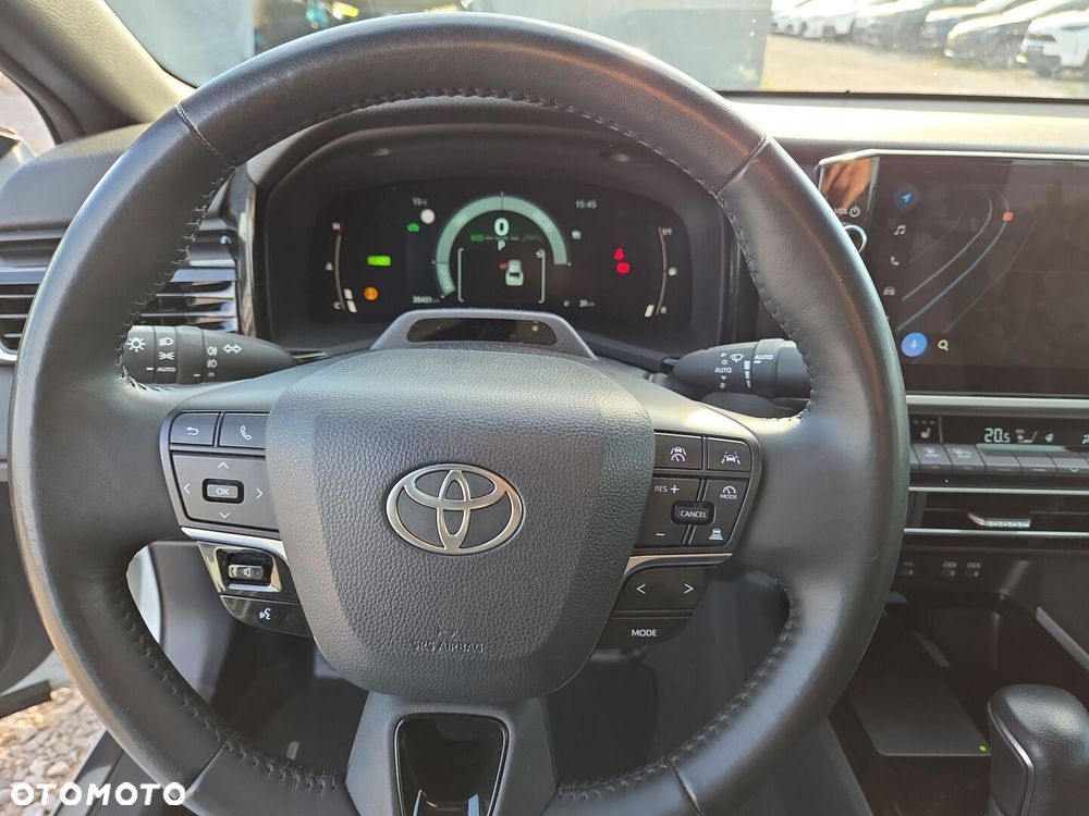 Toyota Camry - 18