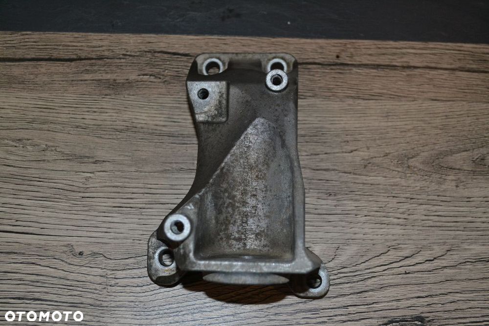 AUDI A4 B6 B7 ŁAPA SKRZYNI BIEGÓW 8E0399114L - 3