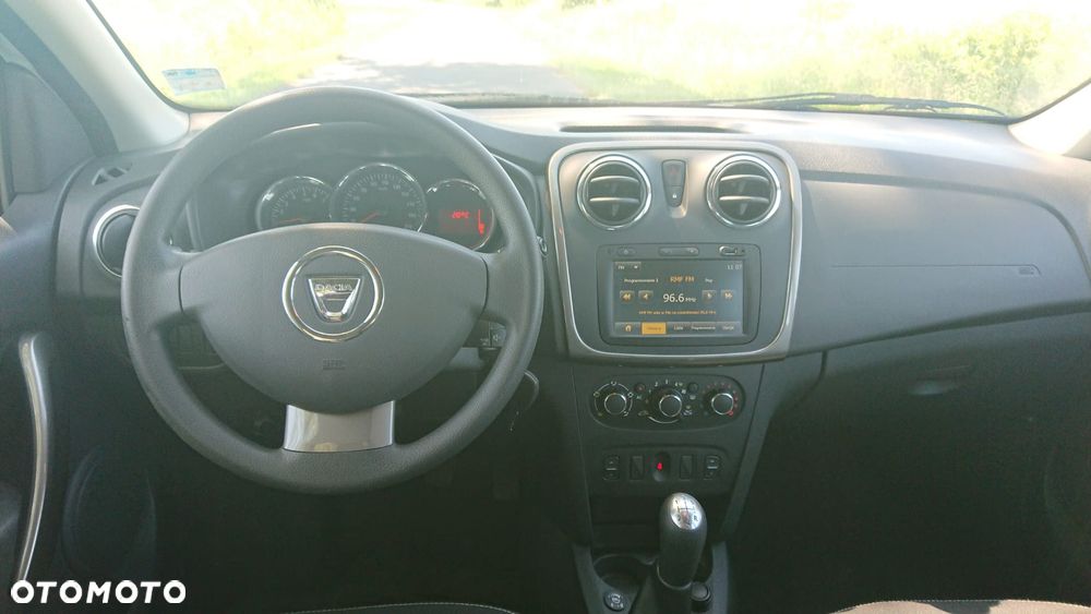 Dacia Sandero 1.2 16V 75 Laureate - 11