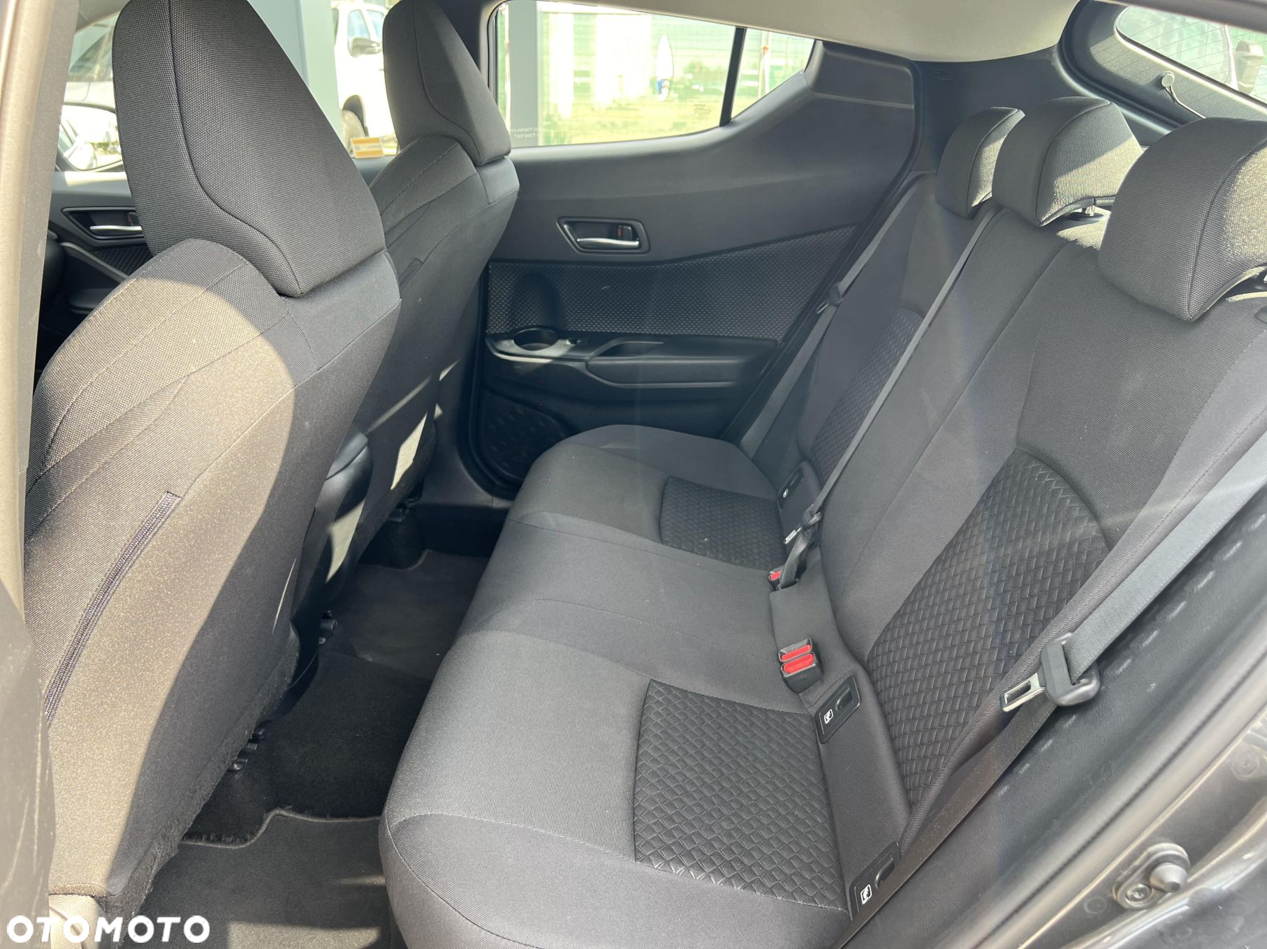 Toyota C-HR - 15