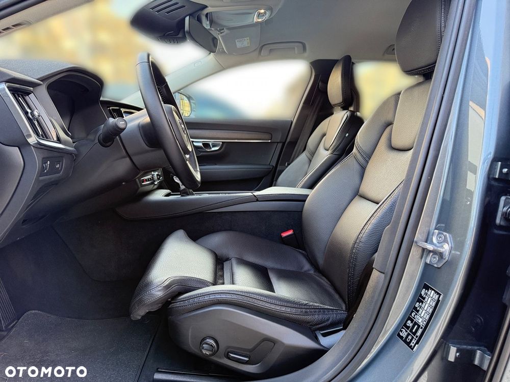 Volvo V90 Cross Country - 12