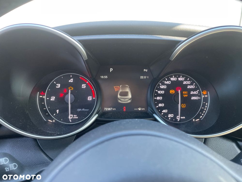 Alfa Romeo Giulia 2.2 AT8-Q4 Veloce - 8