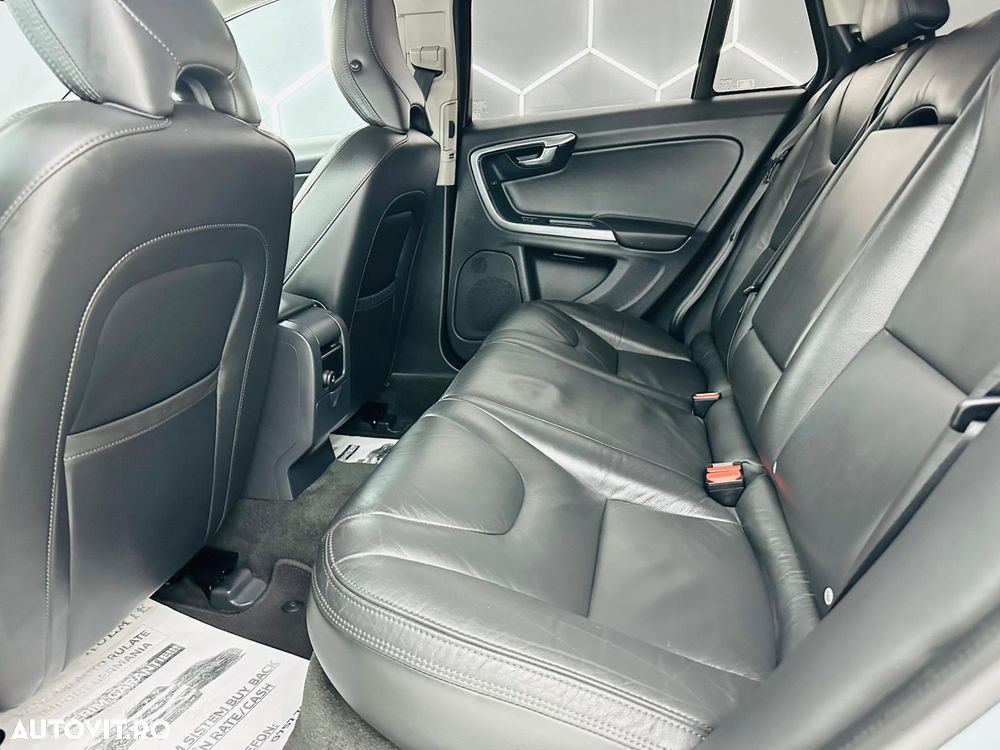 Volvo V60 D2 Momentum - 16