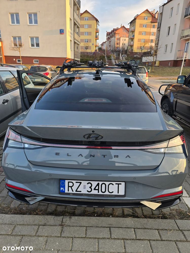 Hyundai Elantra 1.6 Executive CVT - 25