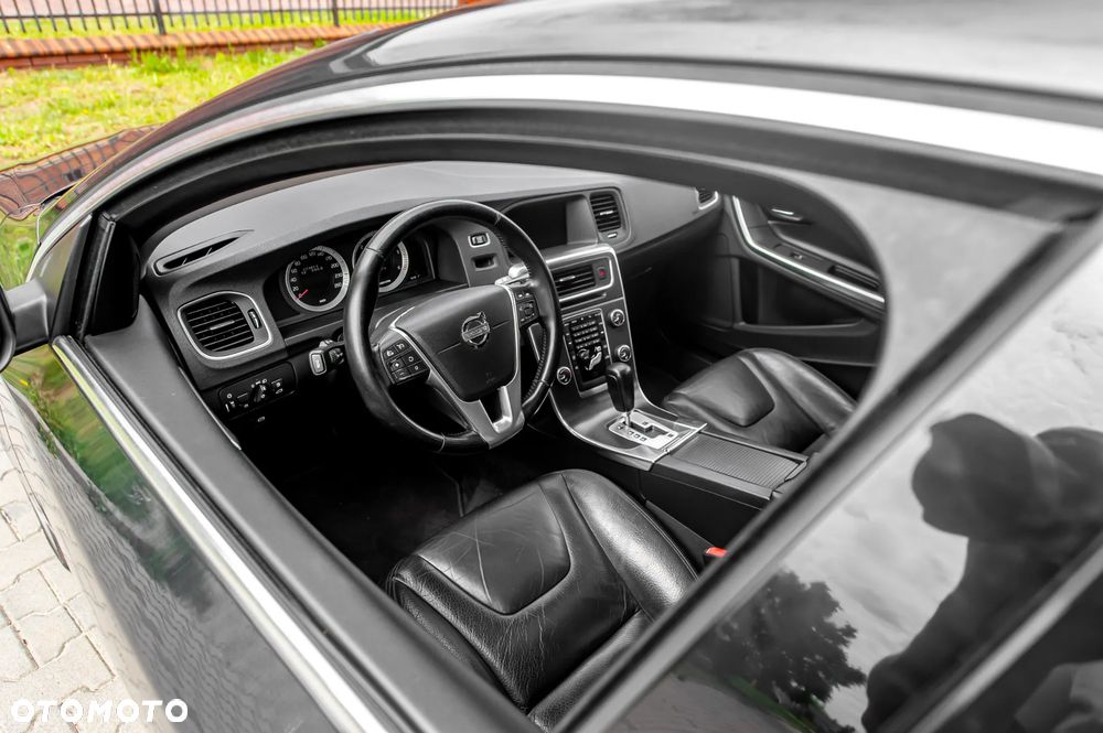 Volvo V60 D5 Geartronic Momentum - 21
