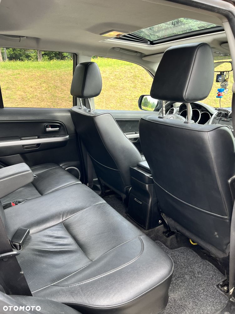 Suzuki Grand Vitara 2.4 De Luxe - 22