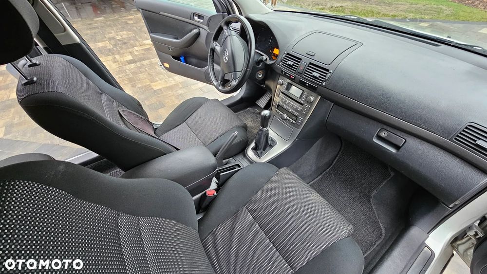 Toyota Avensis 1.8 VVT-i - 10