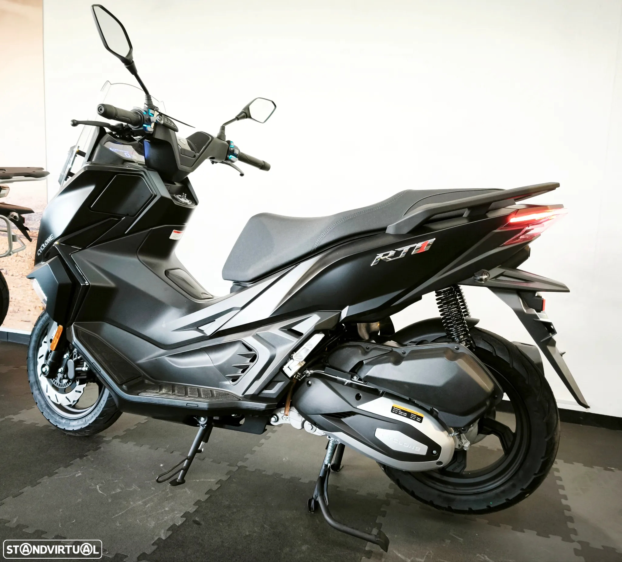 Cyclone 125 Scooter - 10