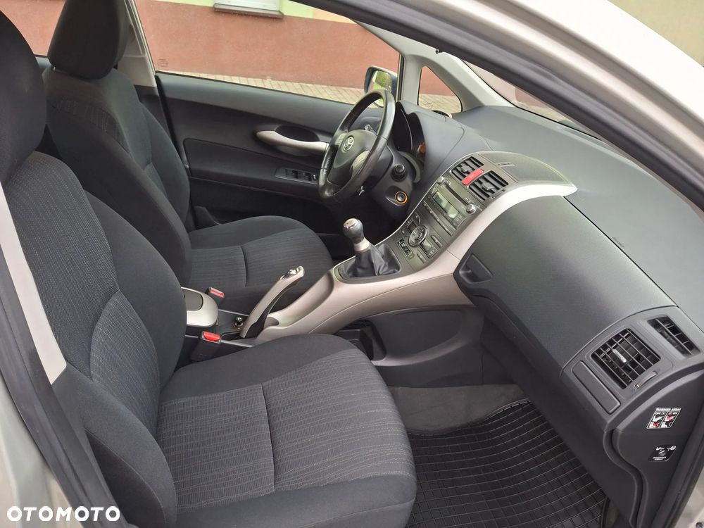 Toyota Auris 1.6 VVT-i Team - 24