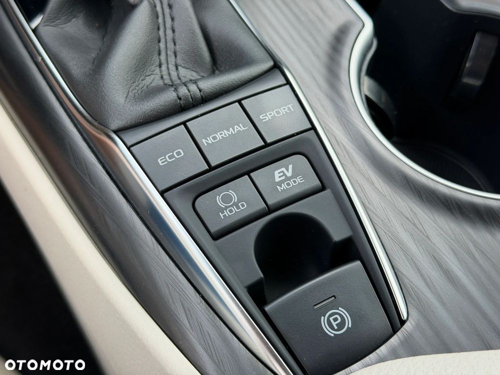 Toyota Camry 2.5 Hybrid Executive CVT - 21