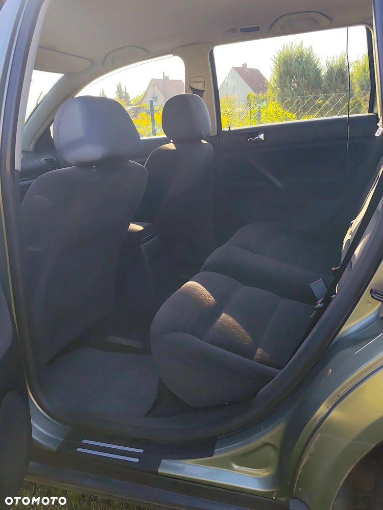 Volkswagen Passat 1.6 - 4