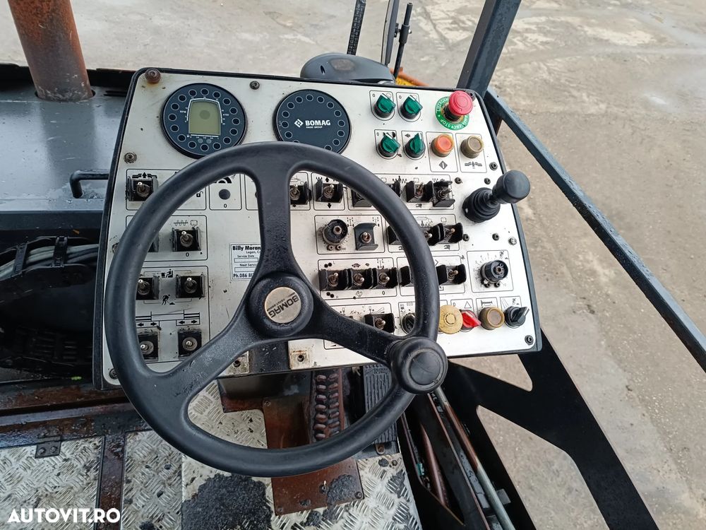 Bomag BF 300P - 11